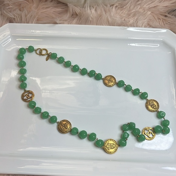 CHANEL VINTAGE 80’s -Rare Chanel Auction piece - Picture 5 of 10